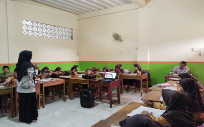 Kegiatan Supervisi Guru MI Al Munwwarah Slarang