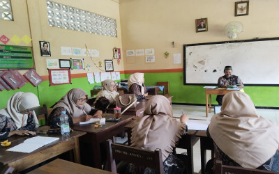 Rapat Guru dalam rangka AMBK